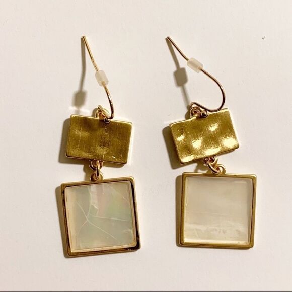 Elegant Gold Mother of Pearl Square Drop Earrings - Picture 4 of 5